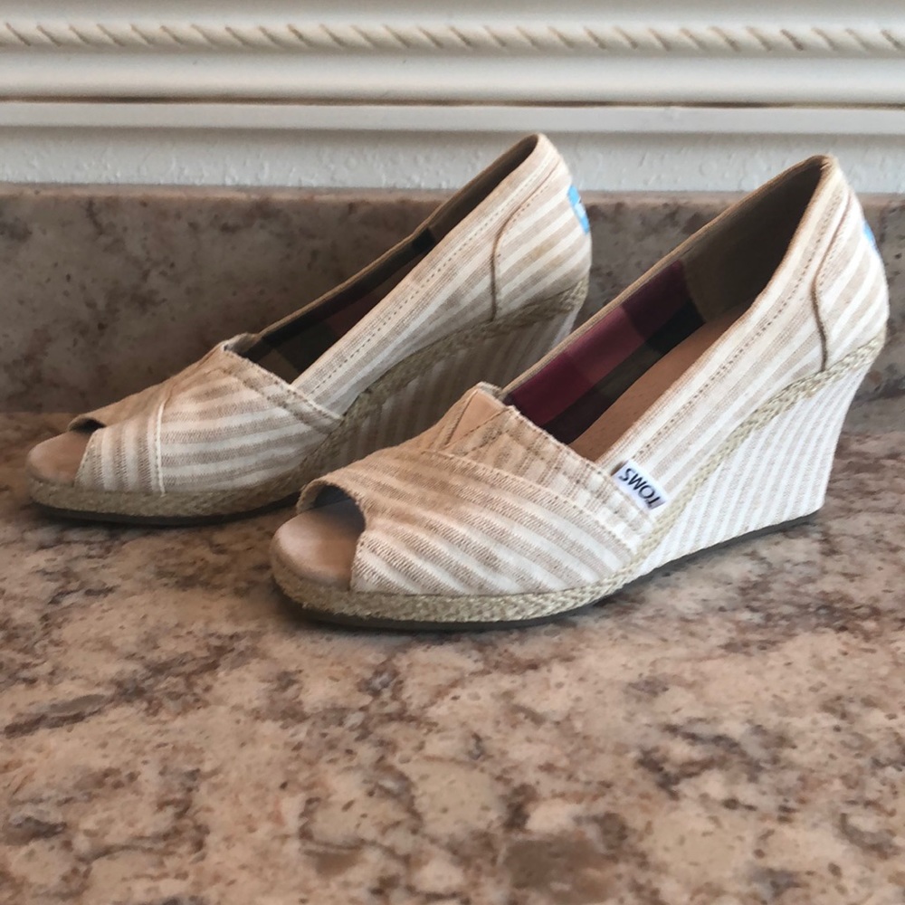 TOMS Opened Toe Wedges